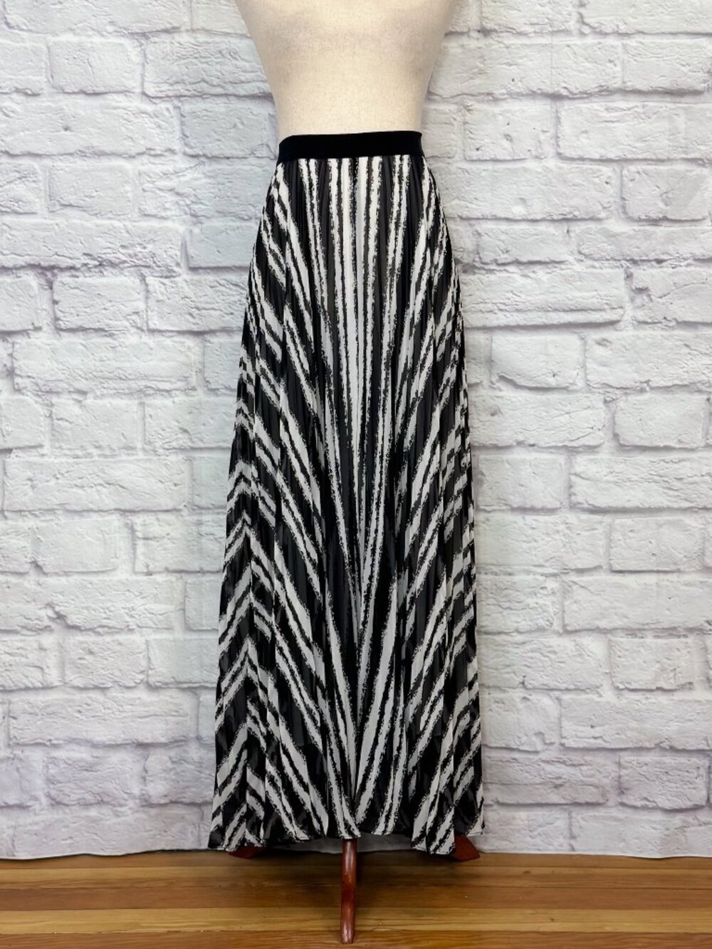 Ann Taylor Black & White Striped Pleated Maxi Skirt